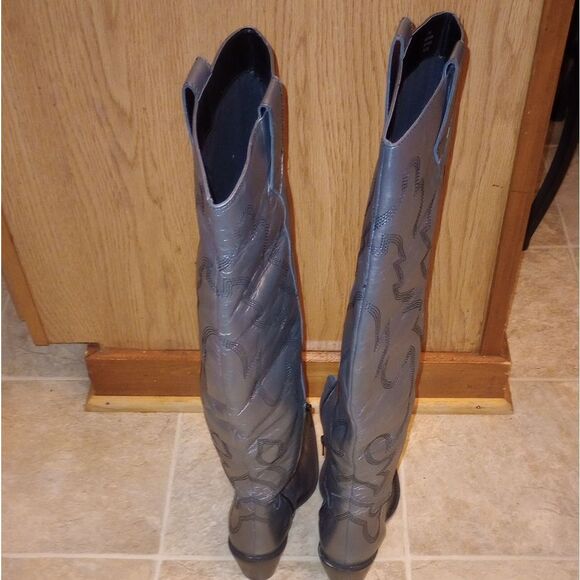 🆕👢🤠Nasty Gal Metallic Embroidered Cowboy Boots - Picture 8 of 12